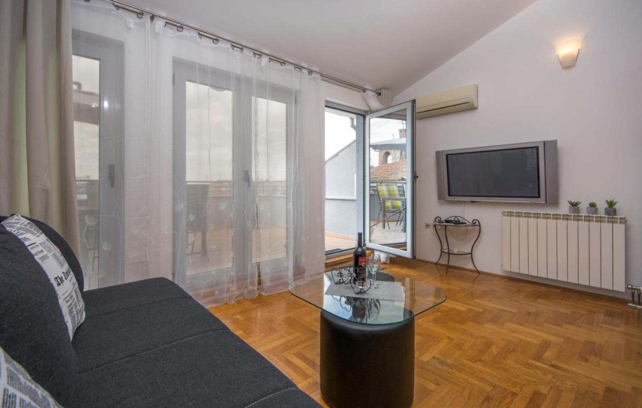 City Centre Sea View Apartment พูลา ภายนอก รูปภาพ