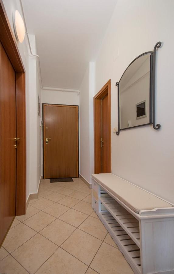 City Centre Sea View Apartment พูลา ภายนอก รูปภาพ