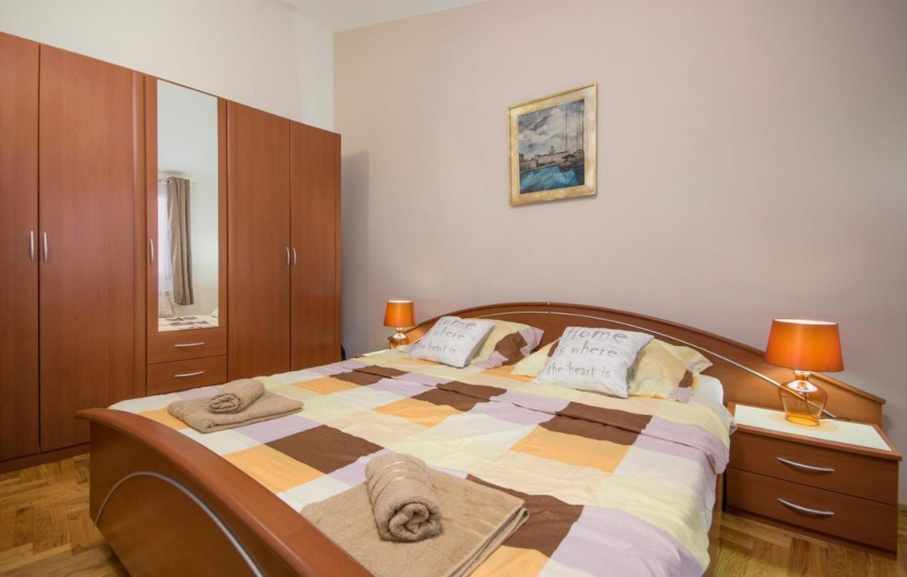 City Centre Sea View Apartment พูลา ภายนอก รูปภาพ