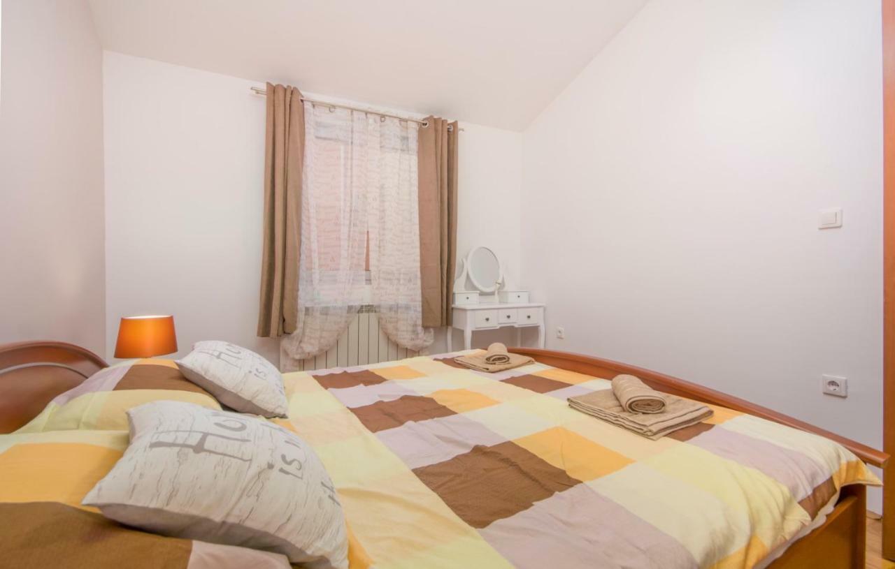 City Centre Sea View Apartment พูลา ภายนอก รูปภาพ